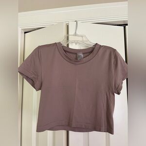 Aritzia Sunday Best Cropped Tee